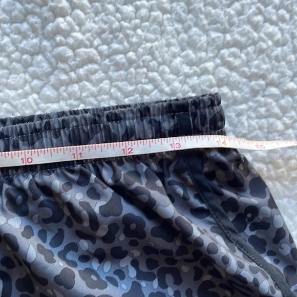 Nike Dri fit leopard grey athletic shorts - Picture 4 of 8